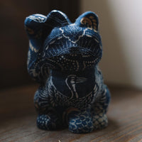 Aoyama Daruma  indigo dye kofu manekineko 藍染 古布 招き猫