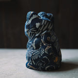 Aoyama Daruma  indigo dye kofu manekineko 藍染 古布 招き猫