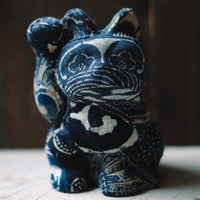 Aoyama Daruma  indigo dye kofu manekineko 藍染 古布 招き猫