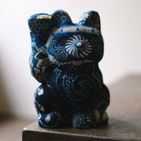 Aoyama Daruma  indigo dye kofu manekineko 藍染 古布 招き猫